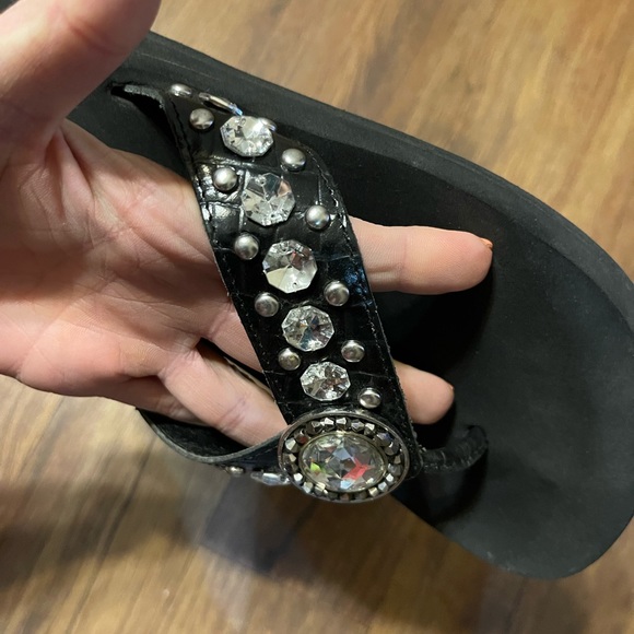 Yellow Box Flip Flops. Color: Black.  Size: 10 - Picture 4 of 6